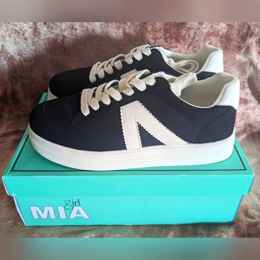 MIA Girl Sneakers Black & White Size 7.5 Women's